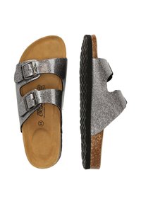 Silver glittrande slide-sandaler med två justerbara remmar med spännen, en korkfotbädd och en texturerad svart sula.