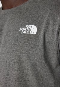 The North Face M SS BOX NSE TEE - T-shirts print - medium grey heather