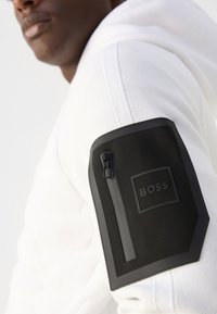 BOSS MARTIC - Adīta jaka - white