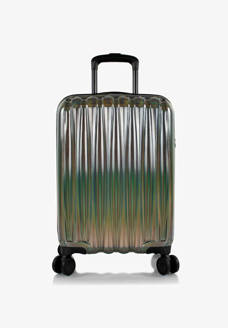 Hartschalenkoffer mit gerilltem Design in schillernden Farben, ausgestattet mit einem Teleskopgriff und vier schwarzen Spinner-Rädern für bessere Mobilität.