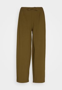 Pantalons vert olive, ample, avec une taille élastique et un cordon de serrage ajustable. Tissu lisse sans motifs ni accents visibles.