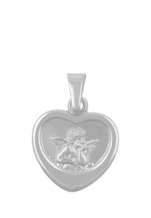 Herzförmiger Silberanhänger mit Relief eines Cherub-Engels, der seinen Kopf auf die Hand stützt, Flügel im Hintergrund sichtbar.