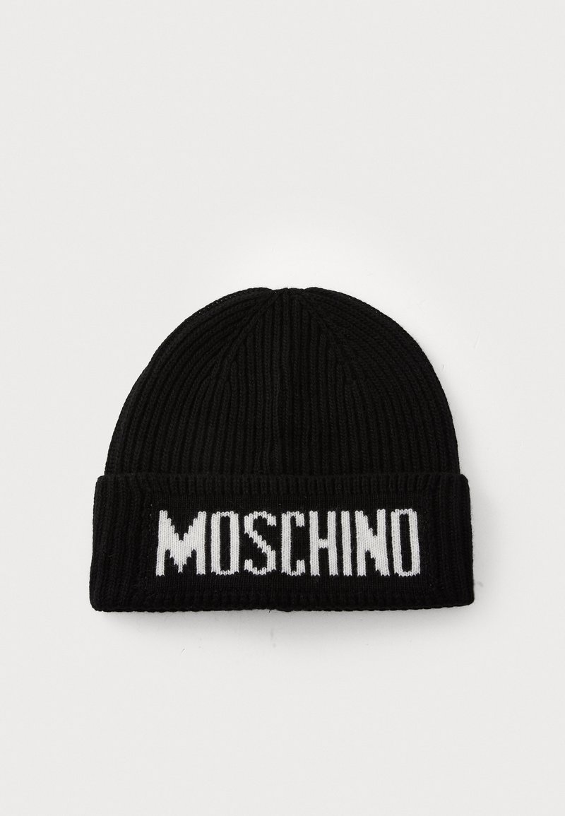 Svart stickad basker med ribbat mönster och en vit "MOSCHINO"-logotyp på den vikta kanten, med en rundad toppdesign.