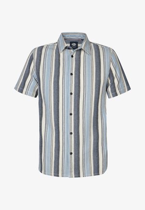 Camisa de botones de manga corta con rayas verticales en azul, marino y crema, que presenta un cuello regular y un tejido texturizado.