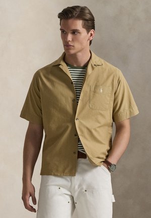 CLASSIC FIT OXFORD CAMP SHIRT - Košeľa - cafe tan