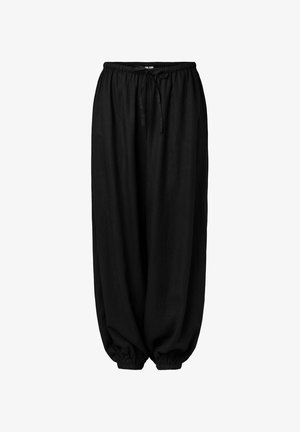 Losse zwarte broek met elastische taille en trekkoord, taps toelopende elastische boorden, gemaakt van zachte stof voor casual gebruik.