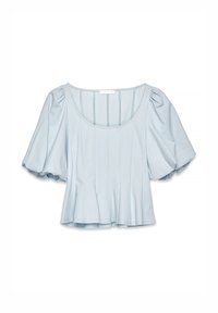 Lichtblauwe cropped blouse met puffed korte mouwen en verticale gestikte naden aan de voorkant en achterkant.
