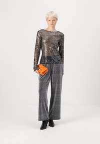 Pieces PCRISSI - Topper langermet - black/silver