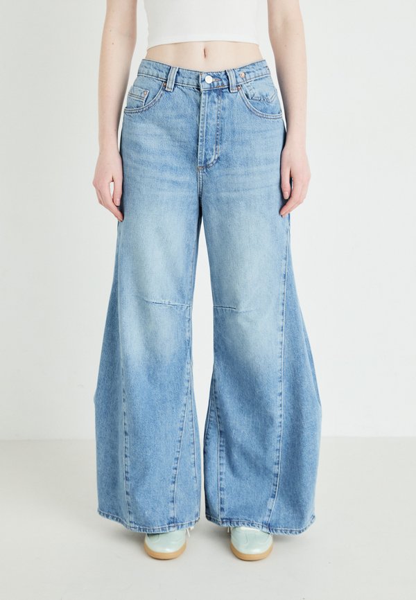EDEN HIGH SLOUCHY - Flared Jeans