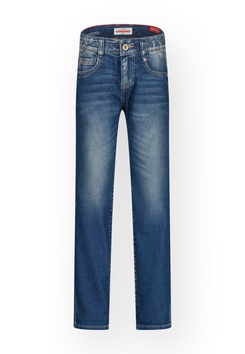 Jeans en denim bleu avec une coupe droite, un design à cinq poches, un léger délavage et une fermeture à bouton. La ceinture arbore une étiquette de logo.