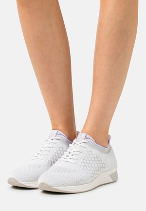 Marco Tozzi Sneaker low - white comb