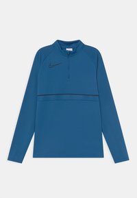 Camiseta atlética de manga larga azul con cuello de media cremallera, fabricada con tejido ligero, logotipo de Nike en negro sobre un panel texturizado horizontal.