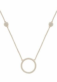 Collana dorata con una leggera catena, un pendente circolare con un alone di piccoli cristalli trasparenti e due dettagli rotondi simili.