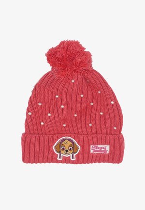 Rosa gestrickte Mütze mit Rippendesign, verziert mit weißen Perlenakzenten, einem flauschigen Pompon oben und einem Aufnäher eines Cartoon-Hundes.