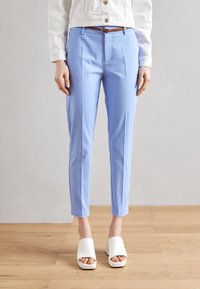 b.young DAYS CIGARET PANTS - Hlače chino - vista blue