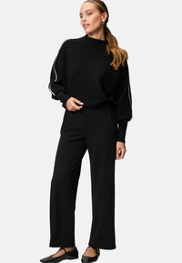zero Maglione - patch blackcream