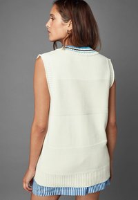 Next STITCH DETAIL V-NECK REGULAR FIT - Top - ecru cream
