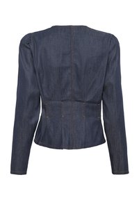 Giacca in denim scuro, design strutturato, maniche lunghe, spalle leggermente imbottite, silhouette aderente, cuciture visibili, cuciture sagomate, senza chiusure.