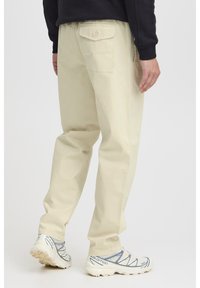 Solid SDMAURICE DYLAN DAD FIT - Trousers - oatmeal