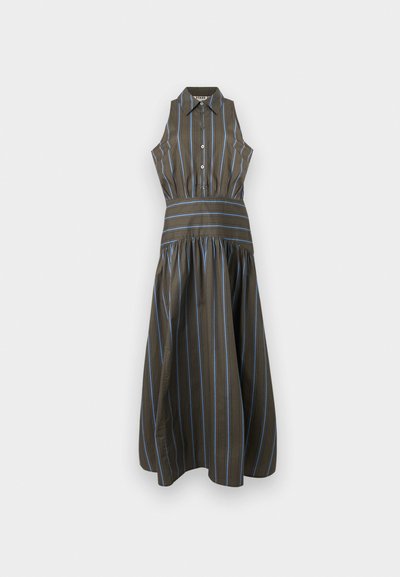 Αμάνικο, σκούρο ελιά φόρεμα με κάθετες μπλε ρίγες, εμπρός με κουμπιά, γιακά, εφαρμοστή μέση και φαρδύ μίντι φούστα σε λευκό φόντο.