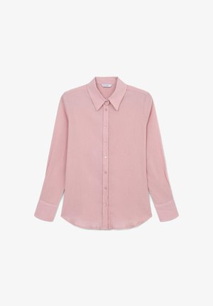Camicia a maniche lunghe di colore rosa chiaro con apertura frontale a bottoni, colletto e tessuto strutturato. Presenta polsini con bottoni e orlo arrotondato.