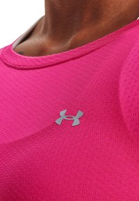 Under Armour HEATGEAR ARMOUR - T-shirt desportiva - electro pink // metallic silver