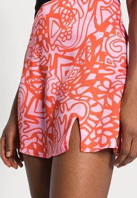 Glamorous MINI SKIRT WITH NOTCH - Minissaia - pink/red