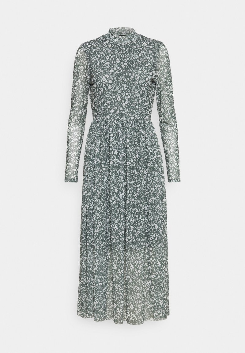 Longue robe verte transparente avec motif floral blanc, col montant, taille cintrée et manches longues.