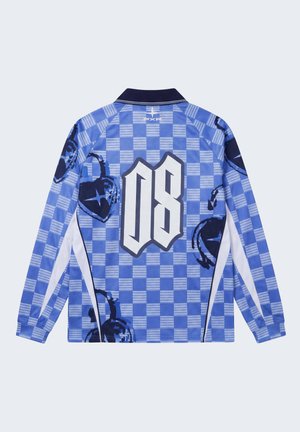 Blaues und weißes langärmliges Sporttrikot mit Schachbrettmuster, schwarzen grafischen Akzenten und großer weißer Nummer 08 auf der Rückseite.