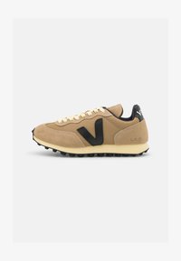 Επιλέχθηκε, dune/black