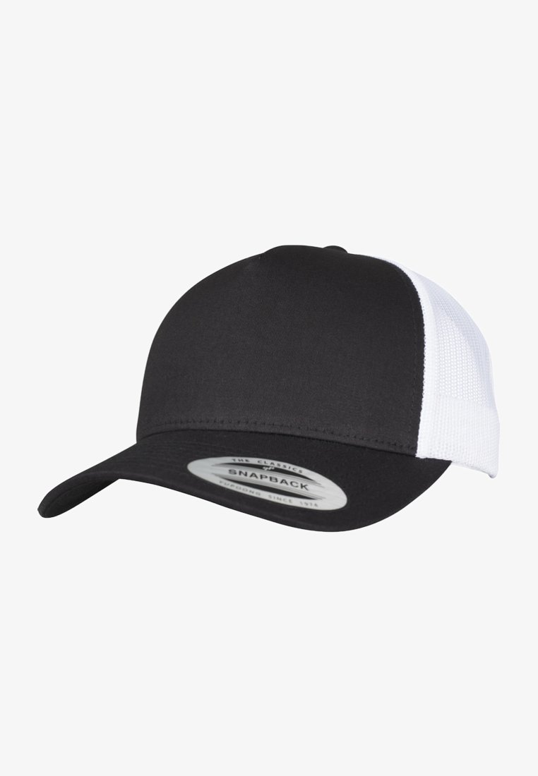 Casquette snapback noire avec une visière incurvée et un panneau en maille blanche à l'arrière. Fabriquée en tissu avec une texture lisse ; présente une étiquette intérieure de marque.