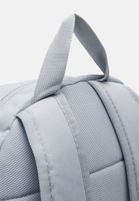Nike Sportswear UNISEX - Turistinė kuprinė - wolf grey/black