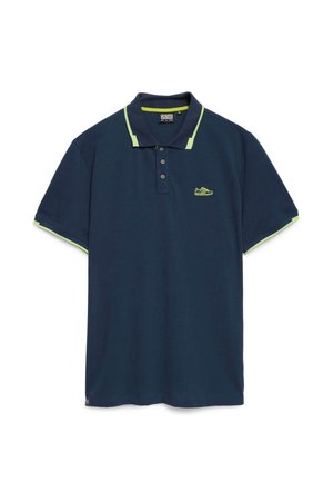 Navyblaues Poloshirt aus Baumwolle mit grünen Akzenten am Kragen und an den Ärmeln. Verfügt über drei Knöpfe und ein kleines Logo.