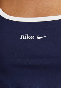Nike Sportswear TREND TEE - Paprasti marškinėliai - obsidian