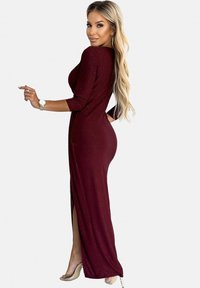 Chelsea Clark SHINY AND A SLIT ON THE LEG - Oblečenie na špeciálnu príležitosť - bordeaux