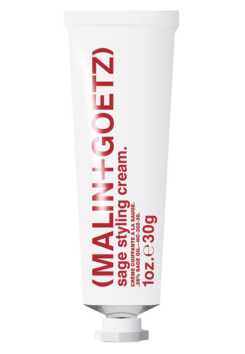Weißes Röhrchen mit einer spitzen Oberseite, versehen mit fettem roten Text, der "(MALIN+GOETZ) Sage Styling Cream" liest, sowie Details in kleinerer Schrift. 1 oz./30 g.