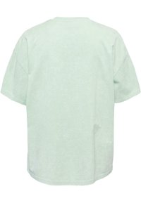 Tricou oversized verde mentă, cu mâneci scurte, guler rotund, din bumbac moale, textură subtilă fără modele, tiv dreaptă.