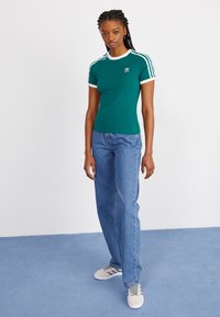 adidas Originals TEE - T-shirt print - green