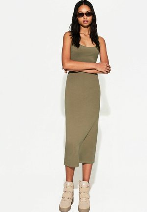 Bershka STRAPPY - MIDI  - Šaty do práce - khaki