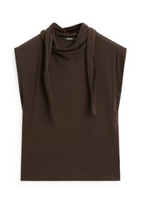 Unselected, dark brown