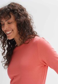 OPUS SLIM FIT BASIC - Longsleeve - watermelon