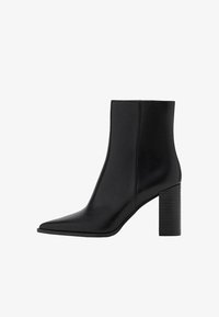 Unausgewählt, black