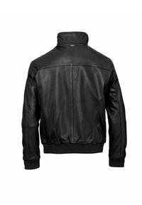 Zwarte leren bomberjack met een hoge kraag, geribbelde manchetten en tailleband, met een gladde textuur en gestikte details aan de achterkant.