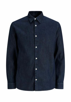 Chemise en denim bleu foncé à manches longues avec des boutons blancs et un col pointu, présentée sur fond blanc.