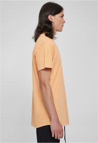 Urban Classics SHAPED LONG - Tricou basic - paleorange