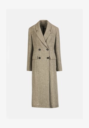 Dolgi bež dvoredni plašč z izrezanimi ovratniki, dvema sprednjima žepoma s pokrovom in štirimi črnimi gumbi, prikazan na enobarvnem ozadju.
