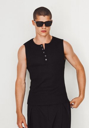 Bershka, SLIM FIT WORKER HENLEY - T-SHIRT - Débardeur - black