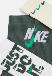 Nike Performance EVERYDAY PLUS CUSH CREW UNISEX 3 PACK - Sporta zeķes - coconut milk(white)/white(vintage green)/vintage green(white)