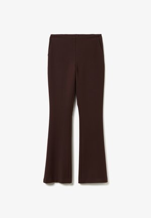 Dunkelbraune Damen-Hosenträger im Straight-Leg-Schnitt mit seitlichen Taschen, flach auf einem weißen Hintergrund ausgelegt.