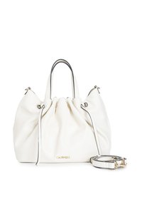 Borsa a tracolla in pelle bianca con un design arricciato, rifiniture nere, dettagli in metallo dorato e una tracolla staccabile per una maggiore versatilità.